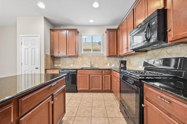 140 Lynn Crest BND, Buda, TX 78610