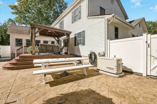 14 Oak Leaf Drive, Waretown, NJ 08758
