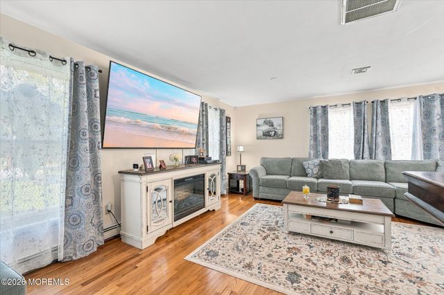 14 Oak Leaf Drive, Waretown, NJ 08758