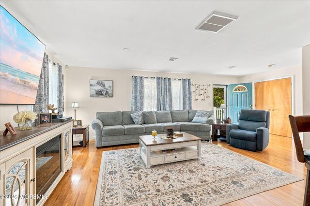 14 Oak Leaf Drive, Waretown, NJ 08758