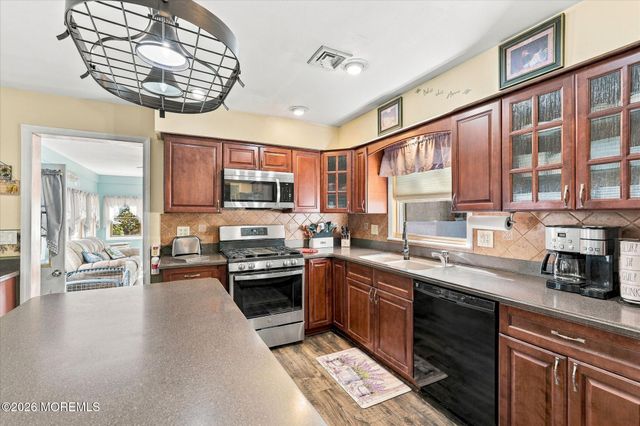 14 Oak Leaf Drive, Waretown, NJ 08758
