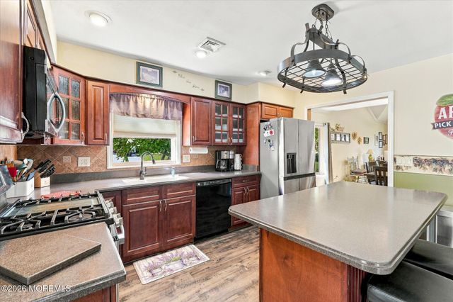 14 Oak Leaf Drive, Waretown, NJ 08758