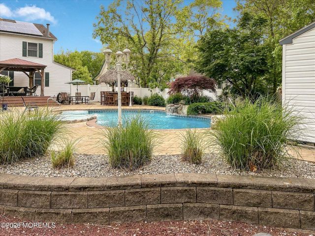 14 Oak Leaf Drive, Waretown, NJ 08758