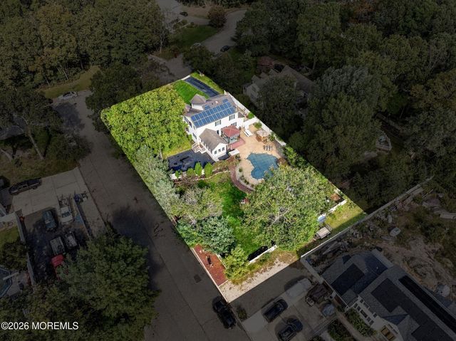 14 Oak Leaf Drive, Waretown, NJ 08758