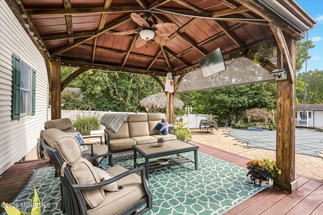 14 Oak Leaf Drive, Waretown, NJ 08758