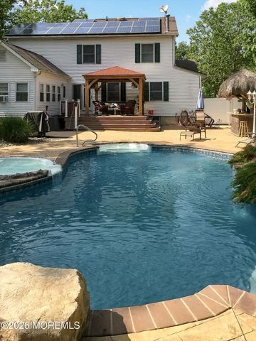 14 Oak Leaf Drive, Waretown, NJ 08758