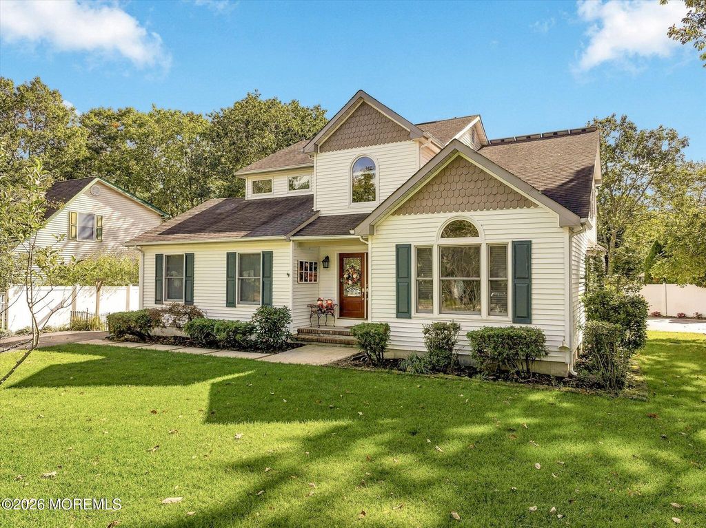 14 Oak Leaf Drive, Waretown, NJ 08758