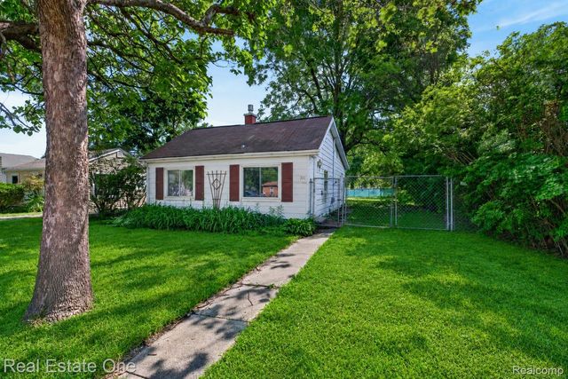 111 S Atwater Street, Durand, MI 48429