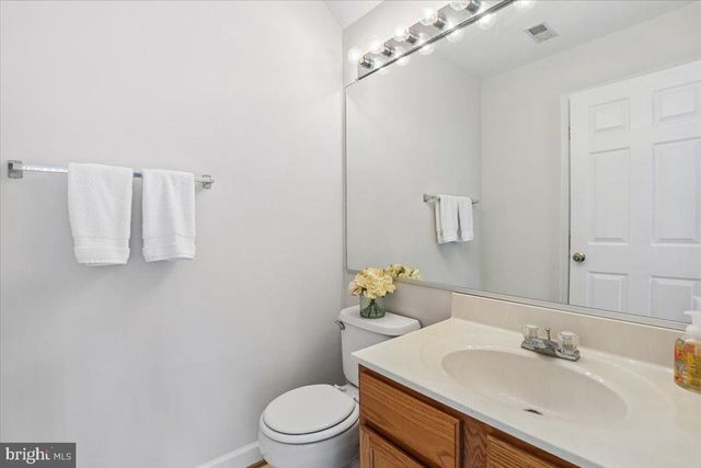 25324 ASHBURY DR, Chantilly, VA 20152