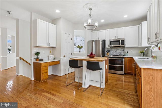 25324 ASHBURY DR, Chantilly, VA 20152