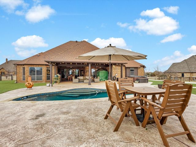 1300 Ruby Lea Lane, Fort Worth, TX 76179