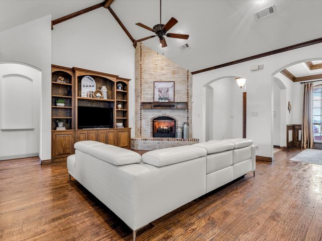 1300 Ruby Lea Lane, Fort Worth, TX 76179