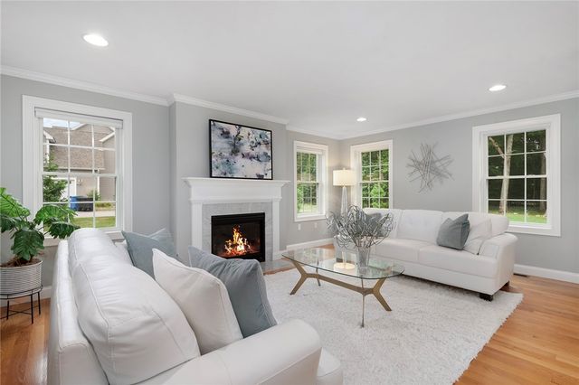42 East Lantern Road, Lincoln, RI 02865