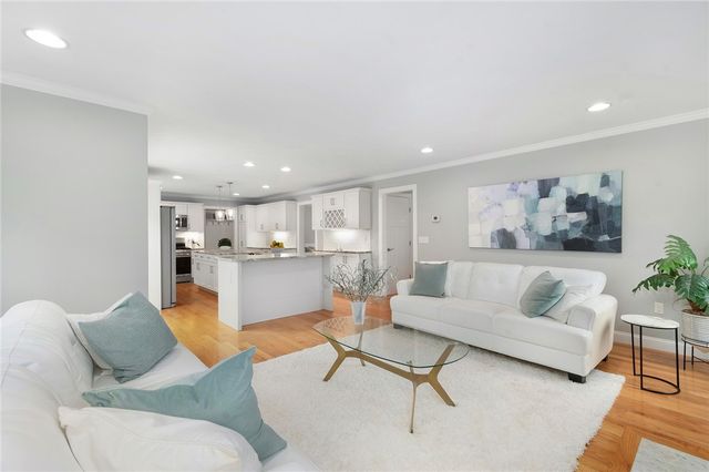 42 East Lantern Road, Lincoln, RI 02865