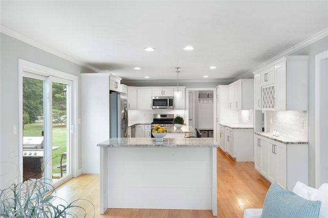 42 East Lantern Road, Lincoln, RI 02865