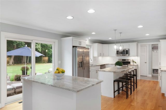 42 East Lantern Road, Lincoln, RI 02865