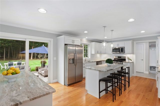 42 East Lantern Road, Lincoln, RI 02865