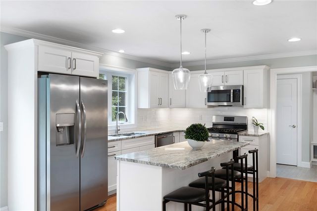 42 East Lantern Road, Lincoln, RI 02865