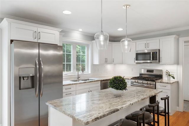 42 East Lantern Road, Lincoln, RI 02865