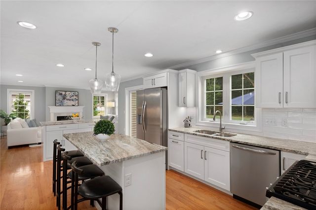 42 East Lantern Road, Lincoln, RI 02865