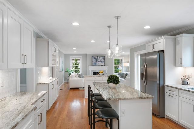 42 East Lantern Road, Lincoln, RI 02865