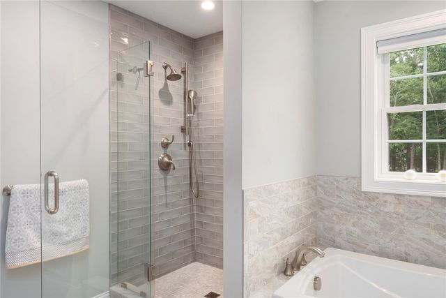 42 East Lantern Road, Lincoln, RI 02865