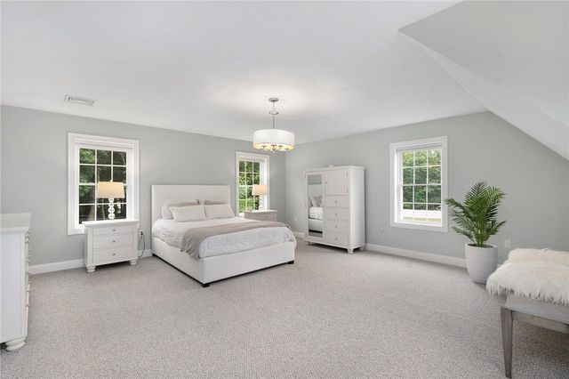 42 East Lantern Road, Lincoln, RI 02865