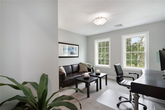 42 East Lantern Road, Lincoln, RI 02865