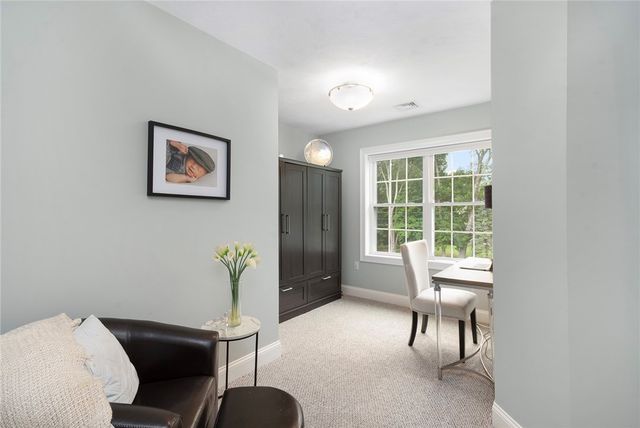 42 East Lantern Road, Lincoln, RI 02865