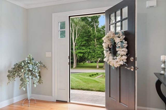 42 East Lantern Road, Lincoln, RI 02865