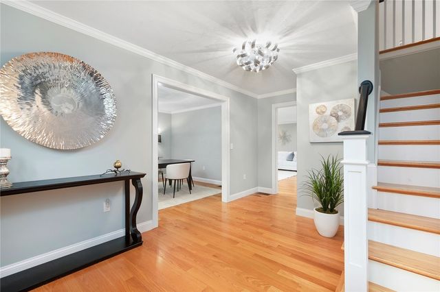 42 East Lantern Road, Lincoln, RI 02865