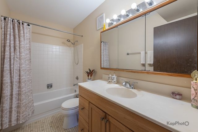 729 Limerick Lane 2D, Schaumburg, IL 60193