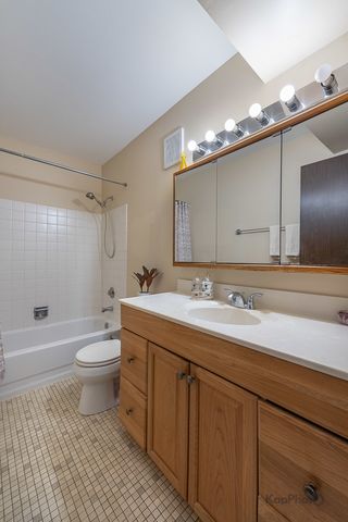 729 Limerick Lane 2D, Schaumburg, IL 60193