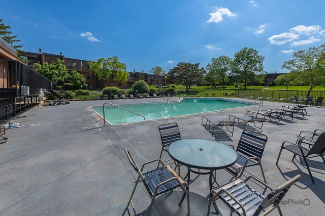 729 Limerick Lane 2D, Schaumburg, IL 60193