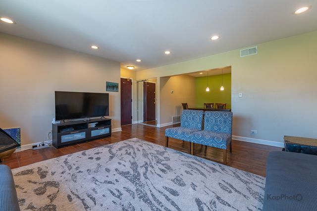 729 Limerick Lane 2D, Schaumburg, IL 60193