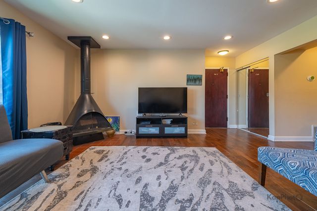 729 Limerick Lane 2D, Schaumburg, IL 60193