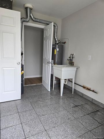 15532 Wellington Street, Taylor, MI 48180