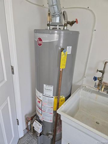 15532 Wellington Street, Taylor, MI 48180