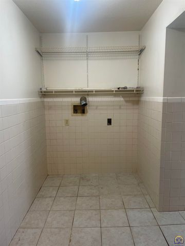 226 NW Knox AVE, Topeka, KS 66606