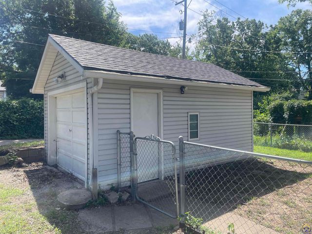 226 NW Knox AVE, Topeka, KS 66606