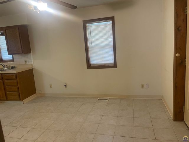 226 NW Knox AVE, Topeka, KS 66606