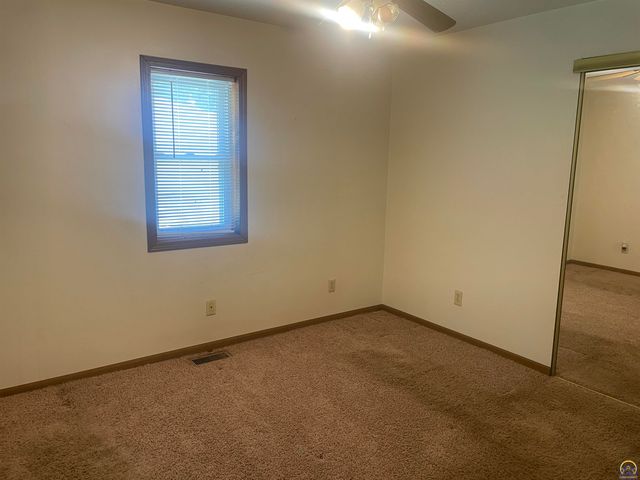 226 NW Knox AVE, Topeka, KS 66606