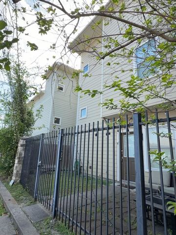 1828 Fletcher Street, Houston, TX 77009