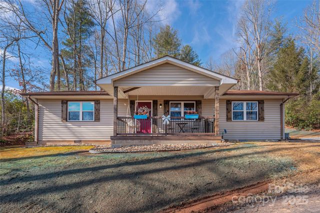 2746 Turnpike Road, Horse Shoe, NC 28742