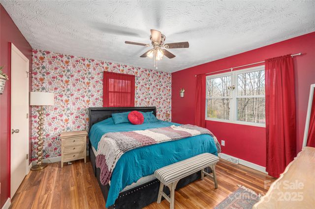 2746 Turnpike Road, Horse Shoe, NC 28742