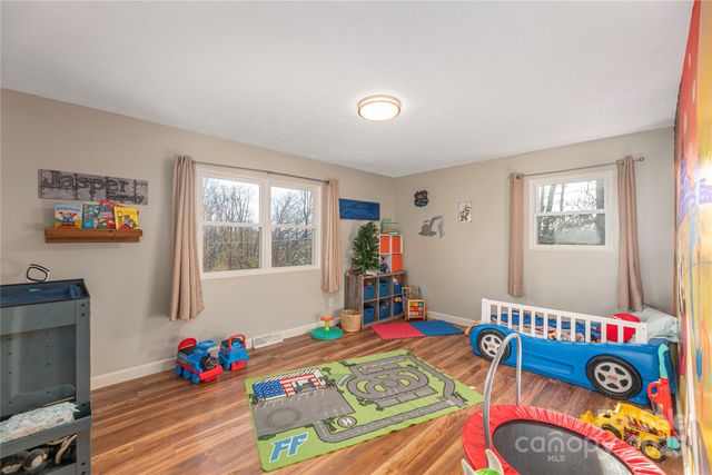 2746 Turnpike Road, Horse Shoe, NC 28742