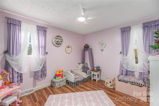 2746 Turnpike Road, Horse Shoe, NC 28742