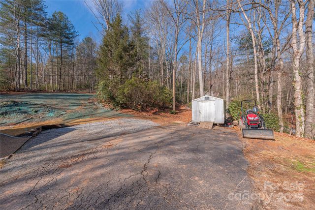 2746 Turnpike Road, Horse Shoe, NC 28742