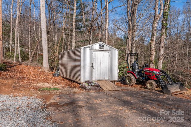2746 Turnpike Road, Horse Shoe, NC 28742