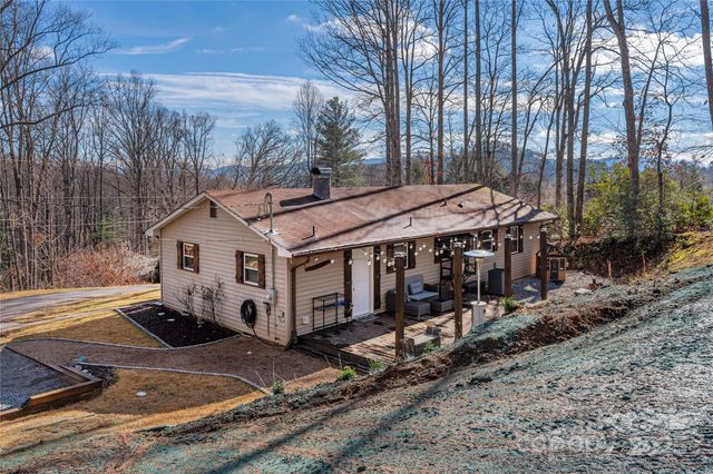 2746 Turnpike Road, Horse Shoe, NC 28742